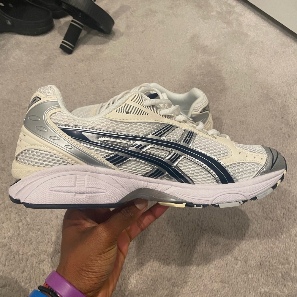 ASICS - Picture 3 of 8